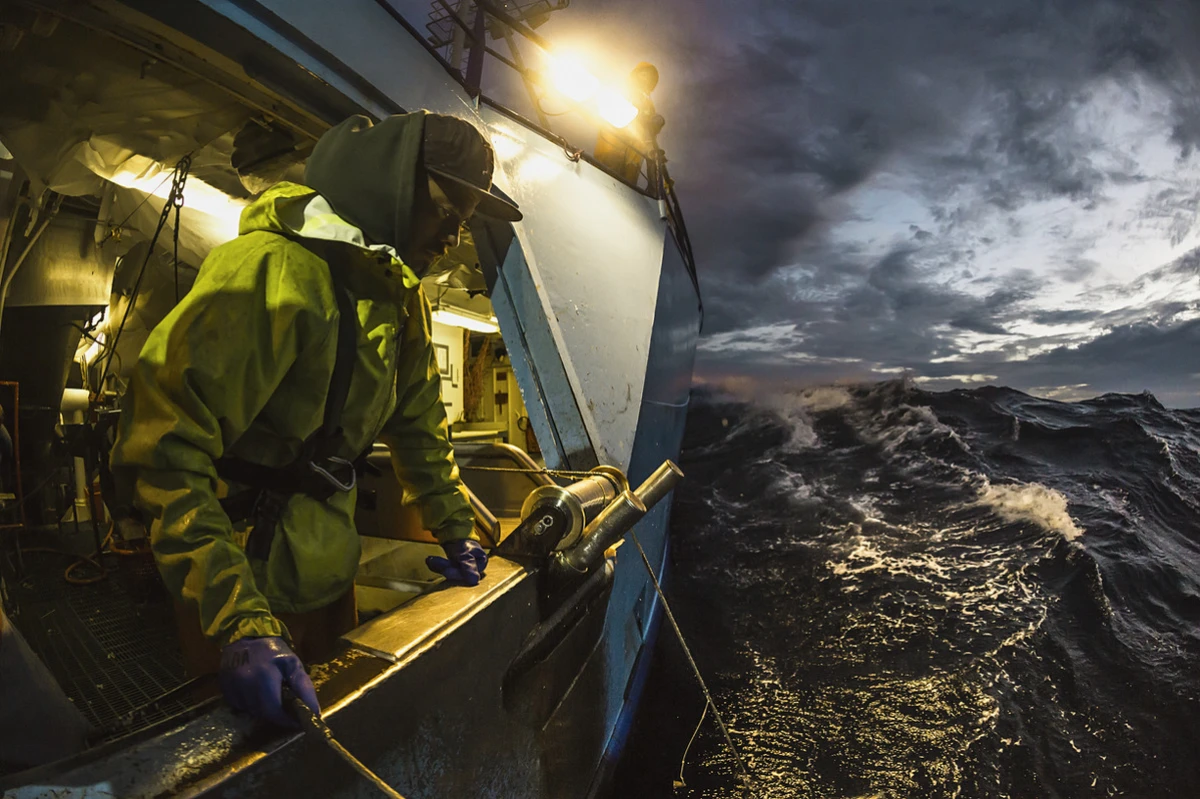 201211 Fisherman at Night CM-Web - Medium